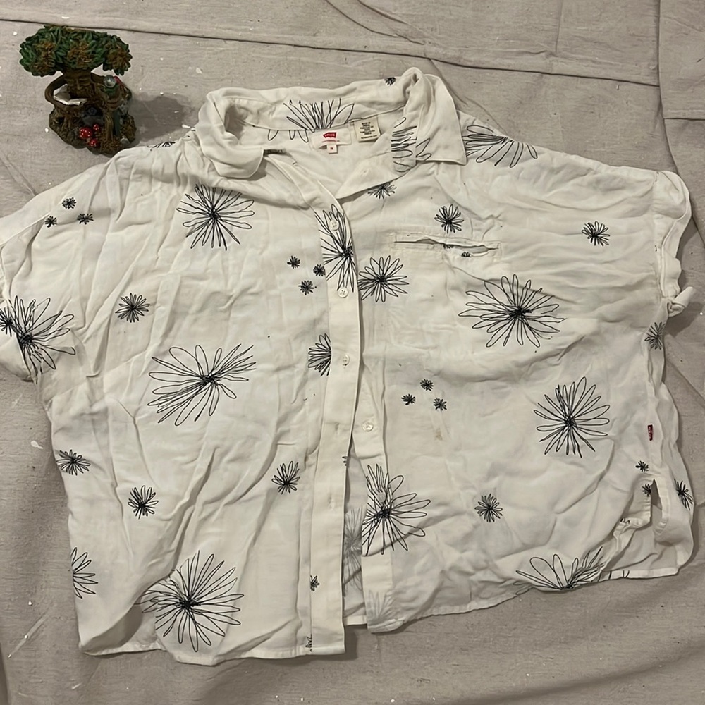 White Levi's Button Down with Flowers Plus Size